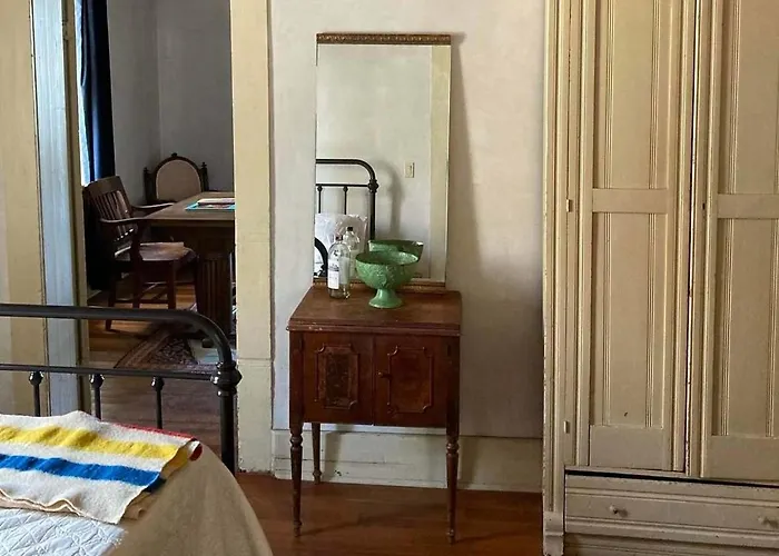Historic Adobe In Downtown Writer's Room-shared Bath Сasa de vacaciones *