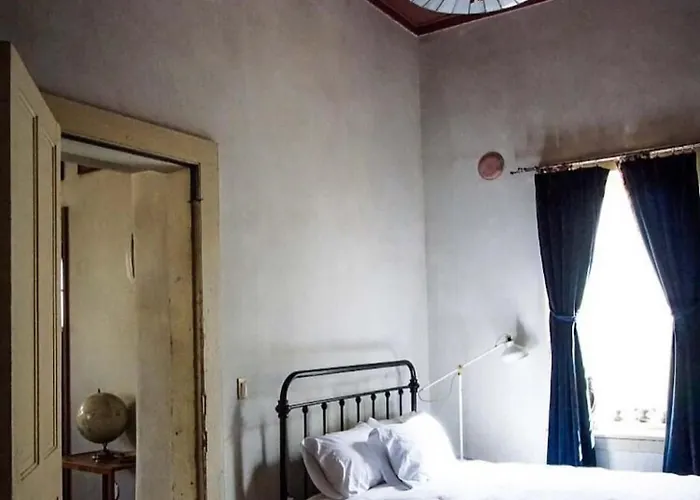 Historic Adobe In Downtown Writer's Room-shared Bath Сasa de vacaciones *