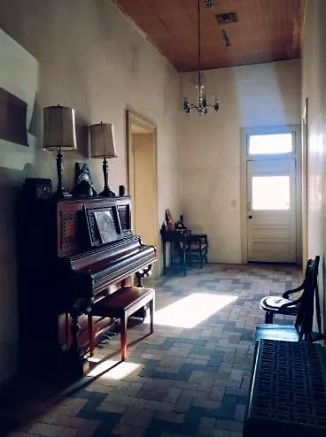 Сasa de vacaciones Historic Adobe In Downtown Writer's Room-shared Bath Tucson